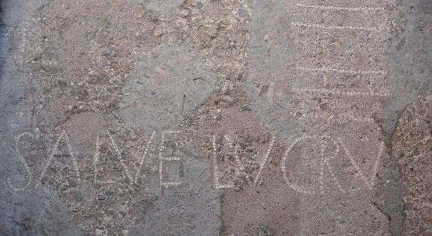 Dal latino al napoletano... il racconto del commerciante avaro dell'antica Pompei è virale