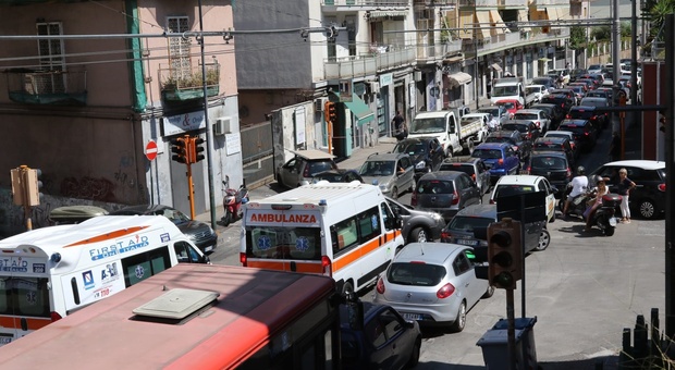 Napoli, ritorno dalle vacanze tra i cantieri: è già caos traffico aspettando il test scuola
