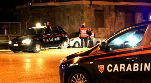 Colpo di scena alla festa universitaria, i carabinieri si sono infiltrati e sono riusciti a far controllare dai colleghi tutti quelli che erano sembrati in possesso di droga