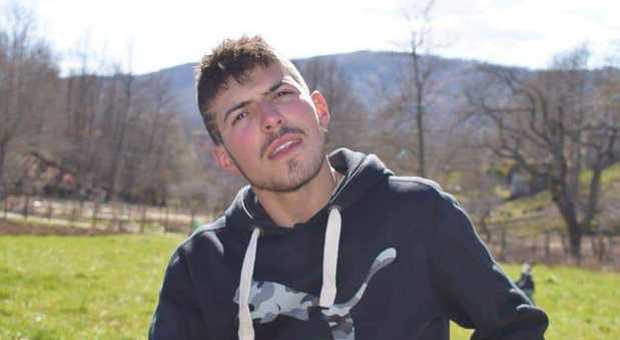 Emiliano trovato morto in una stalla a 23 anni: era uno degli eroi del sisma di Amatrice