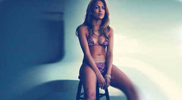 La svolta ultra sexy di Jennifer Lopez: foto hot su Instragram «fa freddo, rivoglio l'estate» | Guarda