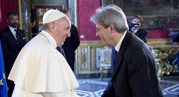 Il Fondo per l'Editoria salva 190 settimanali diocesani, il Papa ringrazia la «benevolenza» del governo Gentiloni