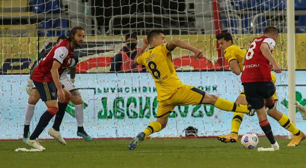Cagliari da impazzire. Rimonta salvezza al 94'. Cerri ribalta il Parma 4-3
