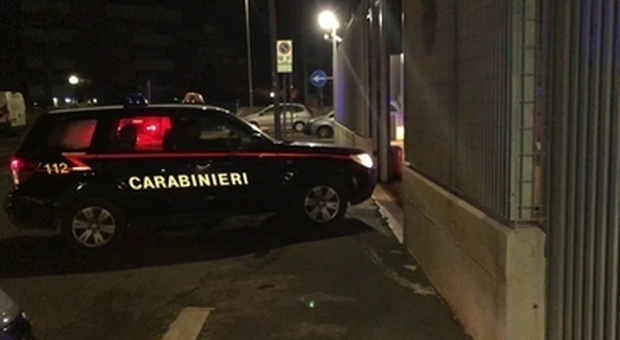 tenta il suicidio, i carabinieri lo salvano