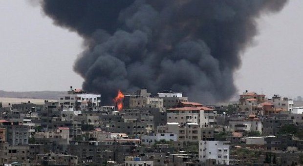 Gaza, razzo sui civili: oltre 130 il numero dei morti. Missili verso Gerusalemme e Tel Aviv: nelle prossime ore l'attacco