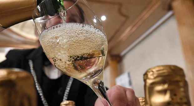Vino, l'estero beve sempre più spumante italiano: boom di consumi