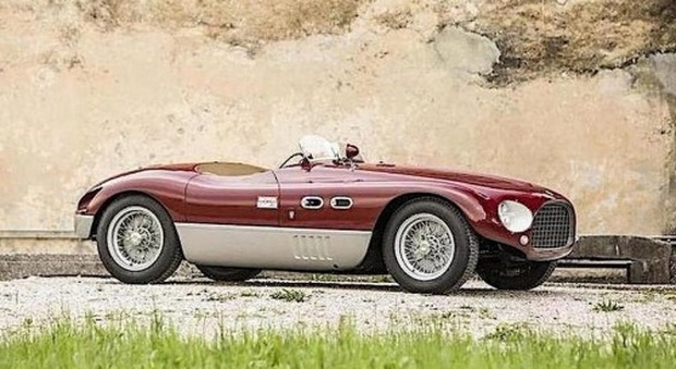 Rara Ferrari del 1953 dimenticata in un deposito a Napoli: è all'asta per 6,5milioni di euro