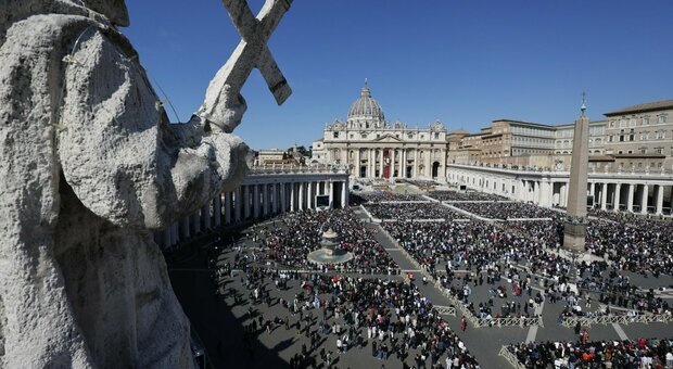 Papa Francesco, in 45mila a San Pietro per la messa di Pasqua