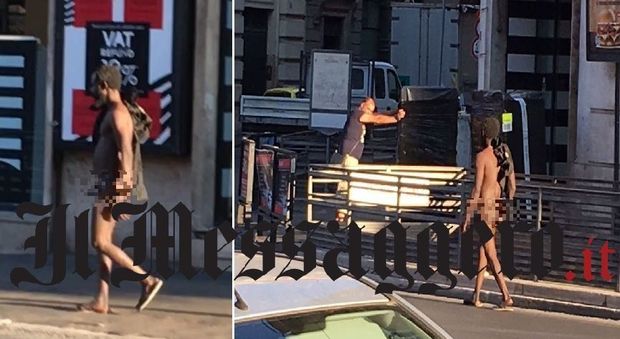 Roma, uomo passeggia nudo in pieno centro VIDEO