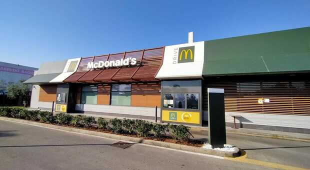 Colpo al McDonald's di Surbo: ladri in fuga. L'ipotesi degli investigatori: banda specializzata nei furti ai parchi commerciali