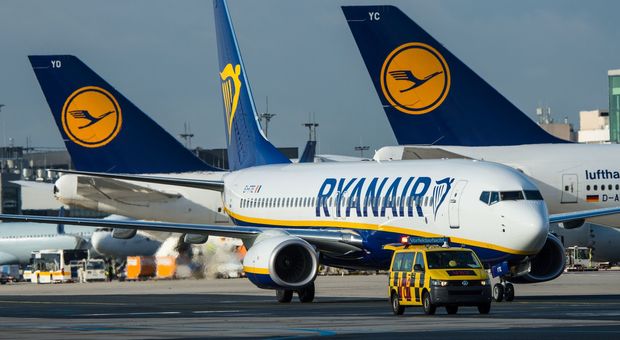 Ryanair, nuove regole sul check-in dal 13 giugno. Esplode la rabbia sui social