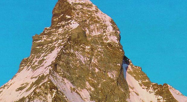 Alpinista 52enne precipita sul Cervino a 3.600 metri: morto