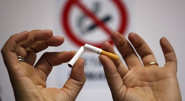 Lorenzin alla crociata anti-fumo: «Sì alle tasse sul tabacco, sono contro la morte»