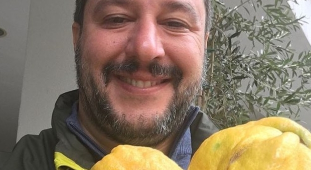 Salvini ai tifosi napoletani: «Forza Napoli, ma contro il Milan dovete perdere»