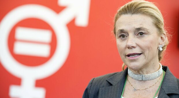 Elezioni Presidente Repubblica, Elisabetta Belloni tra i favoriti per il Colle: chi è l'ambasciatrice capo dei servizi segreti con Draghi