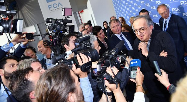 Fca, le tute blu di Pomigliano deluse dal mancato annuncio per lo stabilimento: «Speriamo in Di Maio»