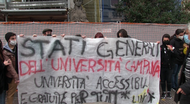 Dad, a Napoli anche gli universitari protestano: «Vogliamo gli Stati Generali dell'Università Campana»