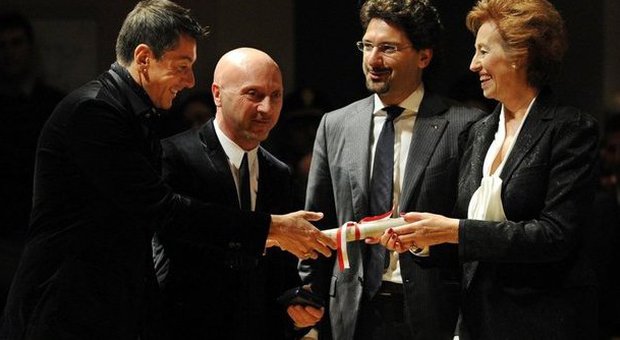 Dolce e Gabbana, polemica con il Comune: "Restituiremo l'Ambrogino d'oro"