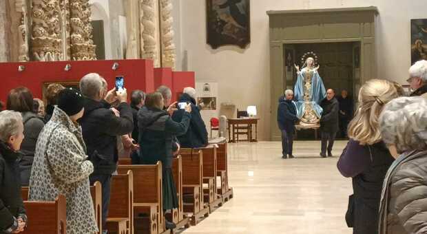 Nella chiesa di San Paolo Eremita Maria "corre" e abbraccia il figlio risorto. Si rinnova la tradizione della "Madonna fuci fuci"