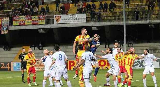 Benevento, vittoria nel derby con la Paganese e primato