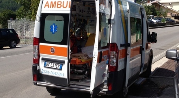 Roma, pirata della strada travolge un pedone su via Anagnina e fugge: morto un 36enne