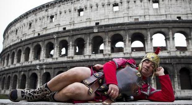 Roma, tornano centurioni e risciò in centro storico, il Tar: «Stop all'ordinanza»