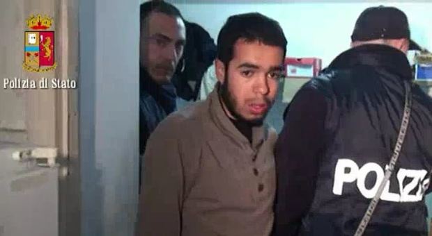 Isis, blitz a Cosenza, arrestato un foreign fighter: era pronto a combattere