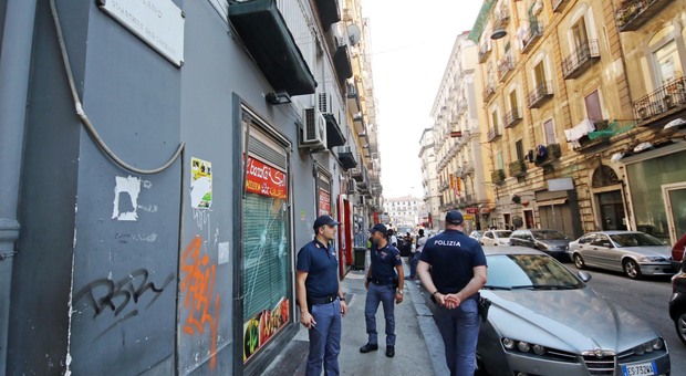 Latitante arrestato a piazza Garibaldi: bloccato dopo una colluttazione con gli agenti