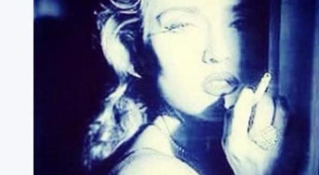 Madonna, che gaffe: su Fb pubblica una foto di Paola Barale