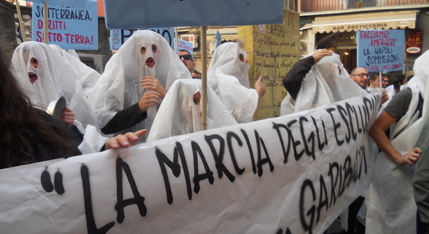 Napoli - Flash Mob contro il lavoro nero