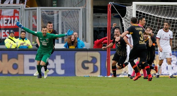 Clamoroso a Benevento: primo punto con il gol del portiere