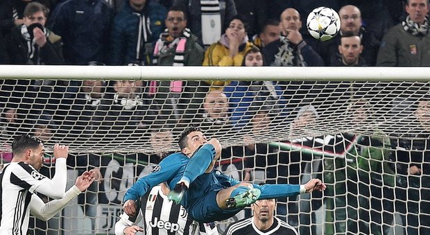 Il Real demolisce la Juve, Ronaldo è da leggenda: due gol, uno in rovesciata. L'applauso dello Stadium