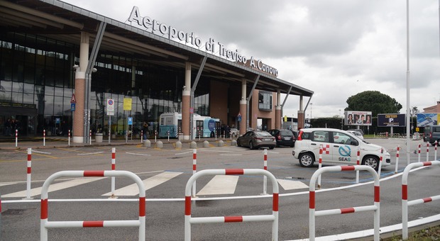 Treviso. Due passeggeri fermati in aeroporto: in pancia un chilo e mezzo di droga