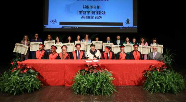 Fermo, 14 nuovi infermieri: l'Università Politecnica delle Marche consegna le nuove lauree
