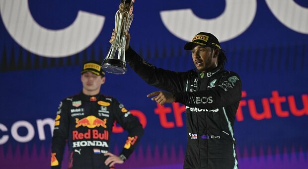 F1, dove vedere il Gp di Abu Dhabi: la sfida tra Hamilton e Verstappen (anche) in chiaro su Tv8
