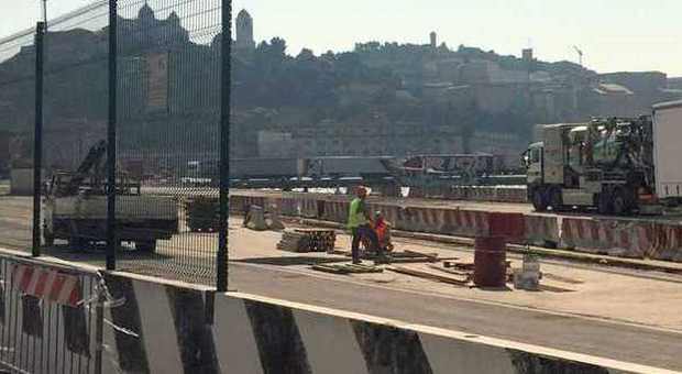 Ancona abbatte le reti di sicurezza del porto storico nell'area crociere