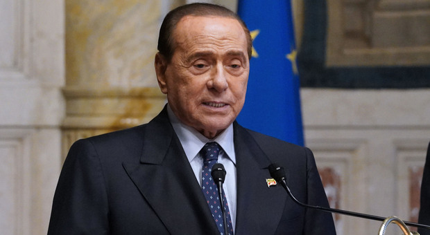 Berlusconi: «Amo talmente Milano che a volte tifo Inter»