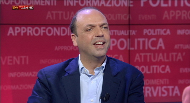 Alfano: «Una violenza inaccettabile Funerale di Stato? Decida Renzi»