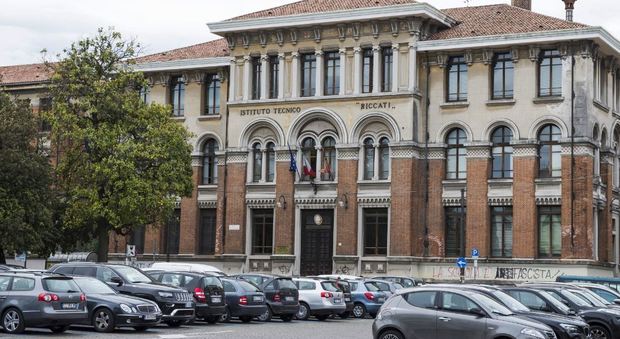 Mancano aule per cento studenti nello storico istituto tecnico "Riccati" di Treviso