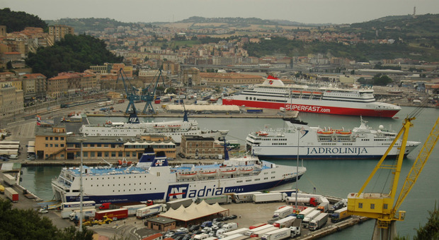 Il porto di Ancona in una foto di archivio