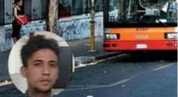 Nuovo incubo sul bus, 15enne molestata: nessuno interviene