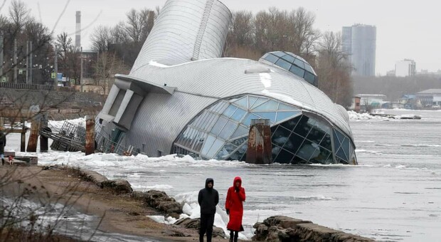 Russia, nave-ristorante affonda nel fiume Neva: era in vendita per quasi mezzo milione di euro