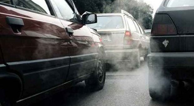 Polveri sottili, blocco totale a Milano: stop alle auto private dal 28 al 30 dicembre dalle 10 alle 16
