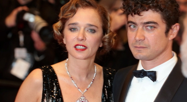 Scamarcio e Valeria Golino sfilano insieme sul red carpet a Cannes