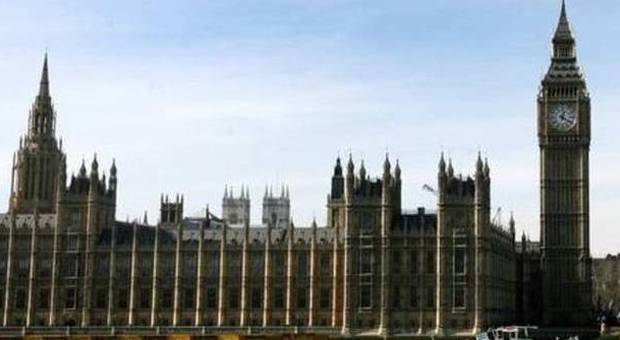 Pedofilia a Westminster, sparito il dossier: Cameron ordina inchiesta