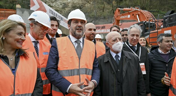 Il ministro Salvini e il governatore De Luca
