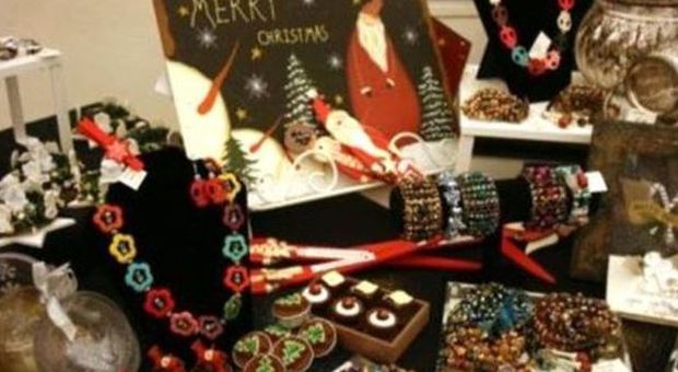 Negozi in guerra contro il mercatino di Natale: a Ostia scatta la serrata