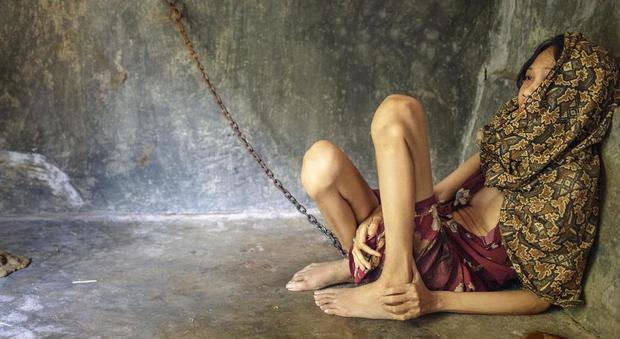 L'inferno del pasung: i malati mentali in Indonesia vengono tenuti in catene