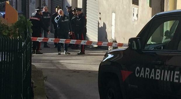 Ucciso un uomo a Priverno e ferita gravemente la compagna, i carabinieri hanno fermato un parente