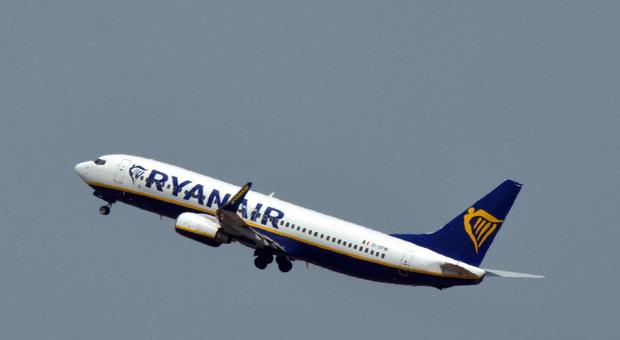Ryanair, firmato contratto con gli assistenti di volo
